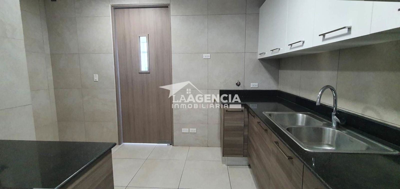 Modern kitchen with granite countertops cabinets tile walls PH Elite 500 Dos Mares Panama