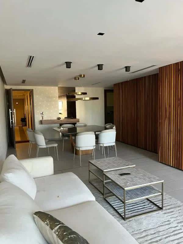 Spacious kitchen with granite countertops and appliances in PH Pacific Point Punta Pacífica