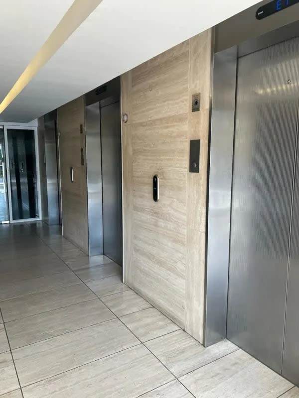 Bathroom with marble accents, walk-in shower and double sinks in PH Pacific Point Punta Pacífica