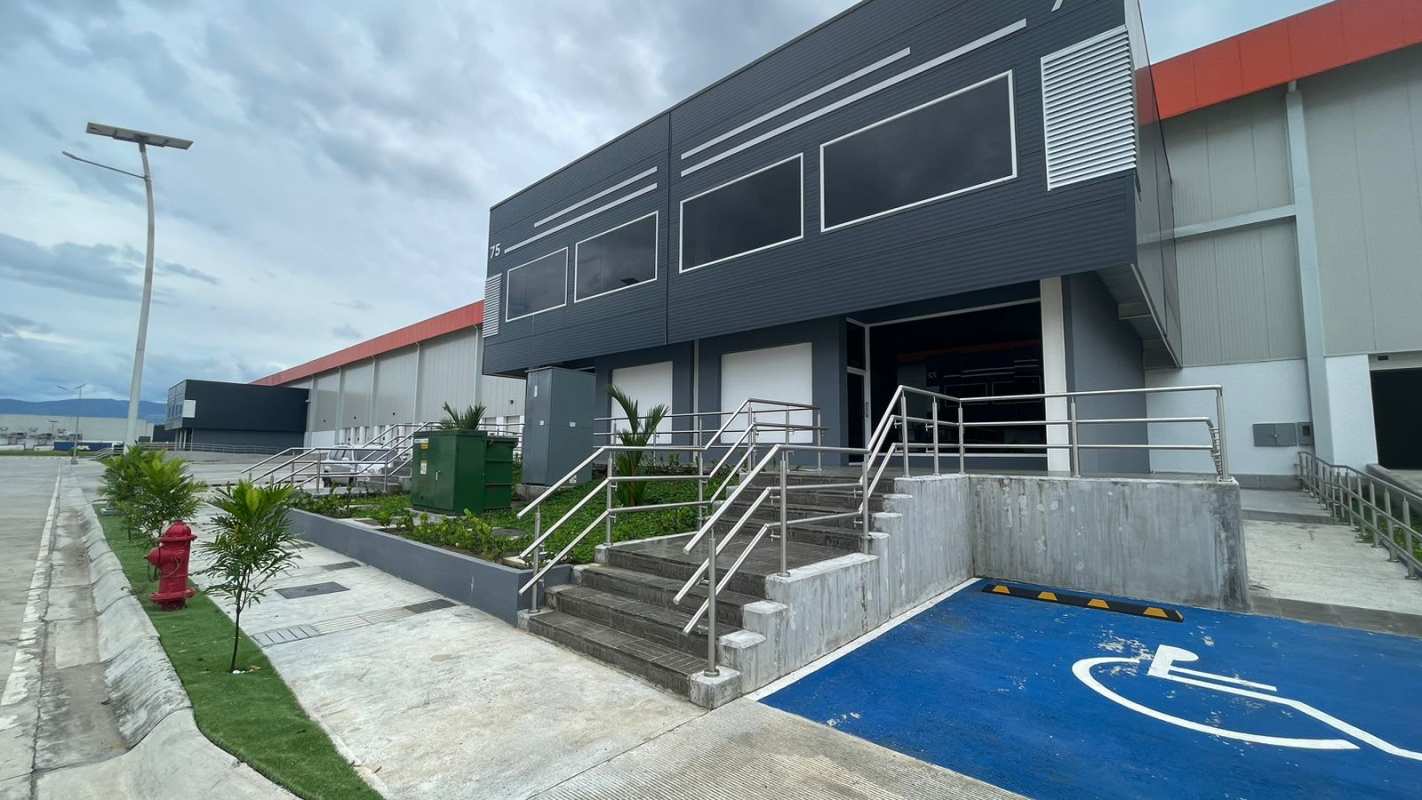 Modern industrial warehouse units with loading docks, parking and landscaped areas at Panapark Free Zone 24 de Diciembre