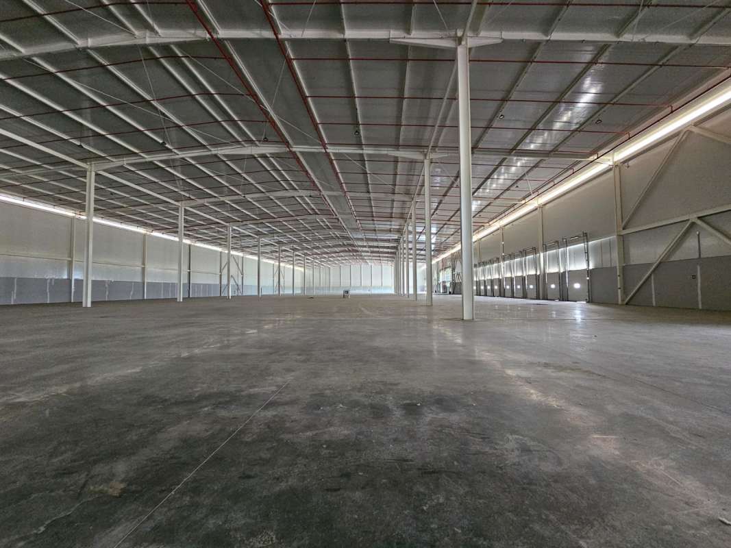 Industrial Warehouse 360m² at Panapark 24 de Diciembre for Rent