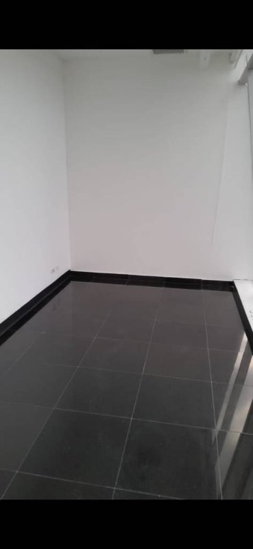 Glass-enclosed private office space with modern finishes in PH SL55 Obarrio Panama