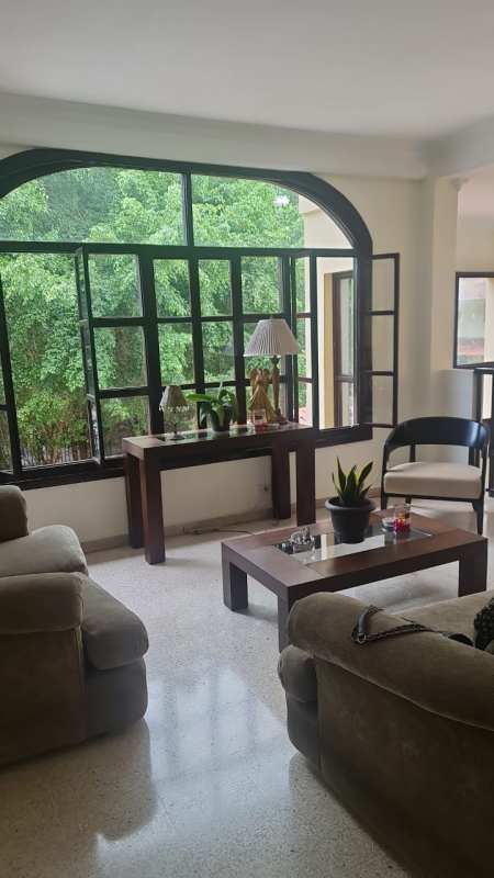 Spacious living area with natural light and garden views in Albrook rental house