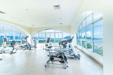 Bright kitchen with granite countertops, stainless appliances, breakfast bar at PH Coronado Golf Panama