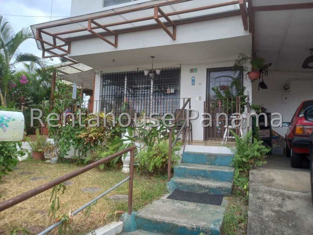 Traditional kitchen with storage cabinets in Betania Panama house for sale