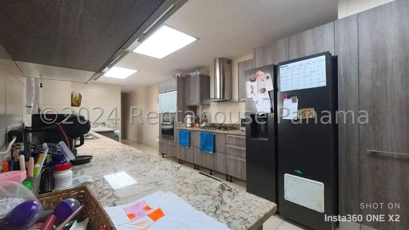 Large remodeled kitchen with granite counters cabinetry PH Diplomatico Obarrio Panama