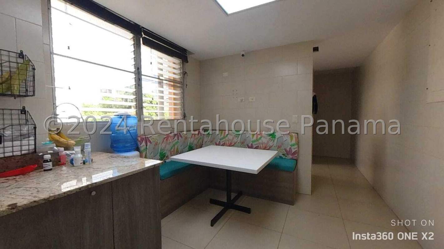 Spacious master bedroom with built-in closet and city view PH Diplomatico Panama