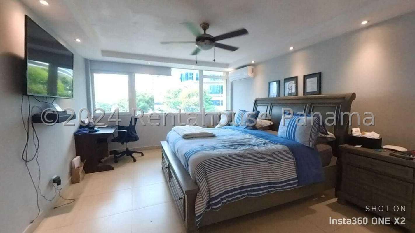 Elegant lobby with reception and marble walls PH Diplomatico Obarrio Panama