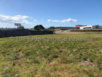 Large open commercial land perfect for franchises or malls in Aguadulce Panama