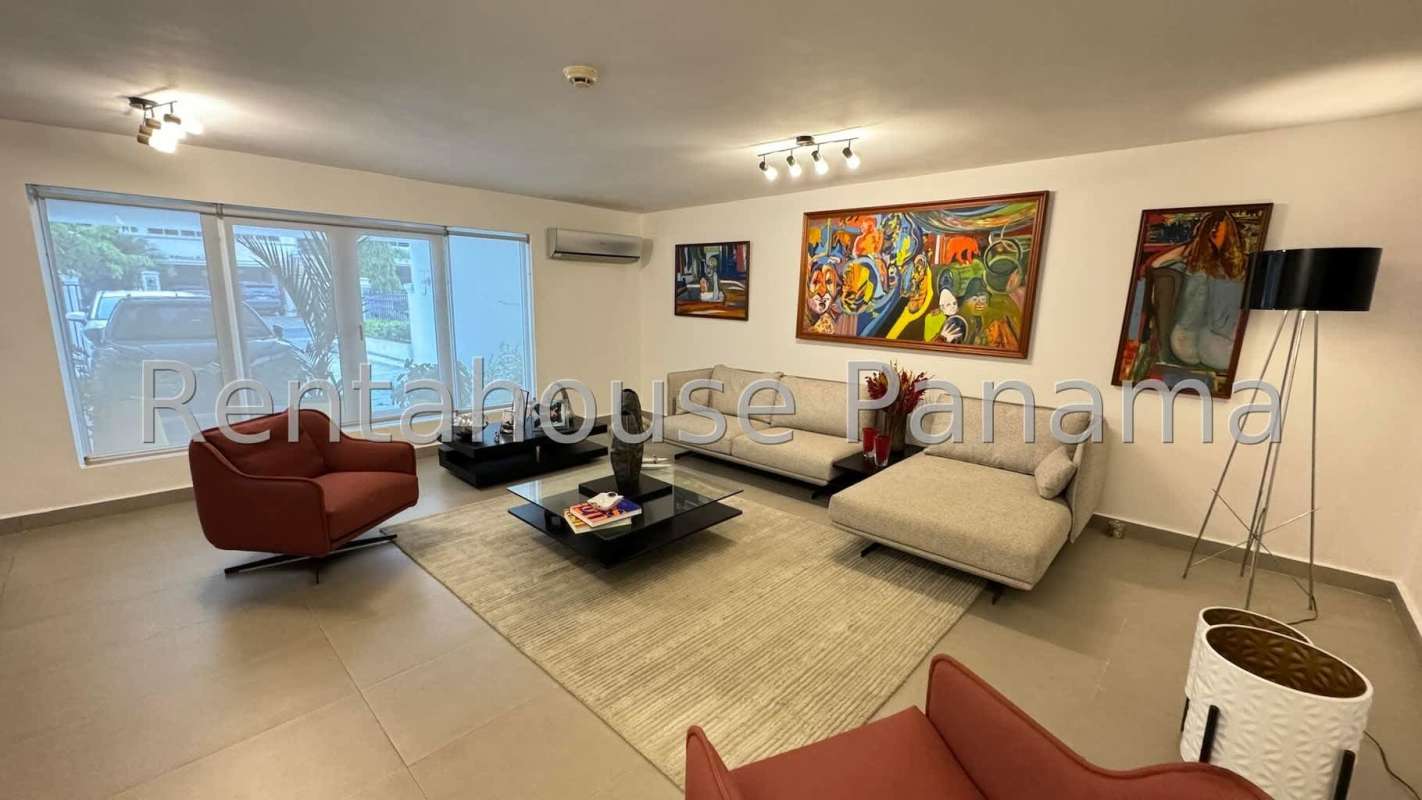 Luxury 4BR Remodeled Home with Pool Obarrio Panama