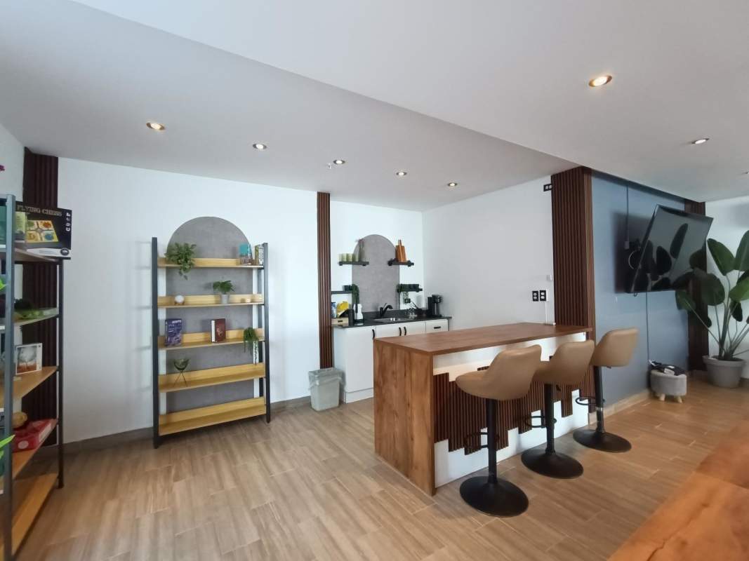 Modern kitchen with granite counters, appliances, ceramic backsplash in PH Vista Balboa Panama