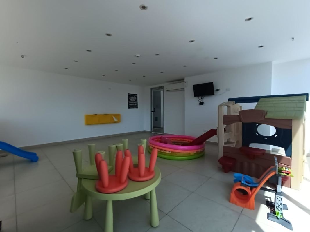 Master bedroom with panoramic city and ocean view windows in PH Vista Balboa Panama City