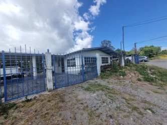 Large fenced yard with mountain view corner house in Volcán Panama