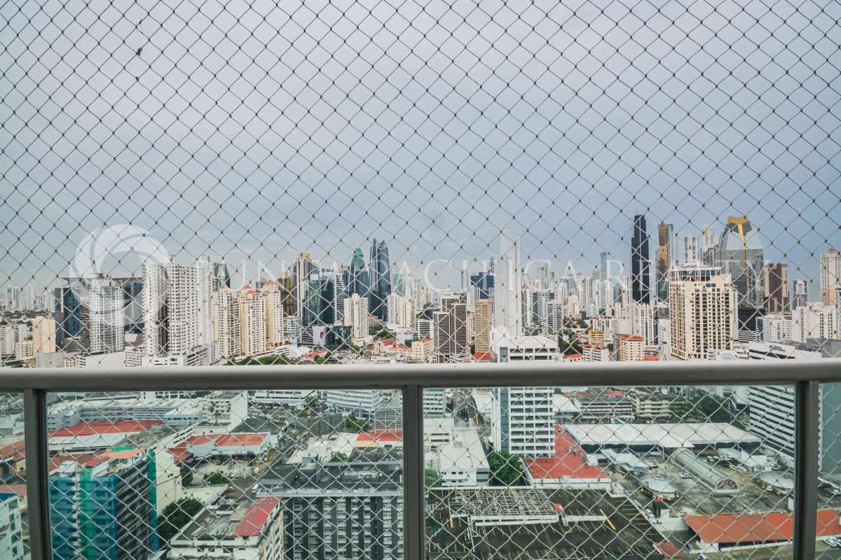 Apartment balcony with protective netting overlooking Panama's skyline at Marquis Tower Vía Argentina