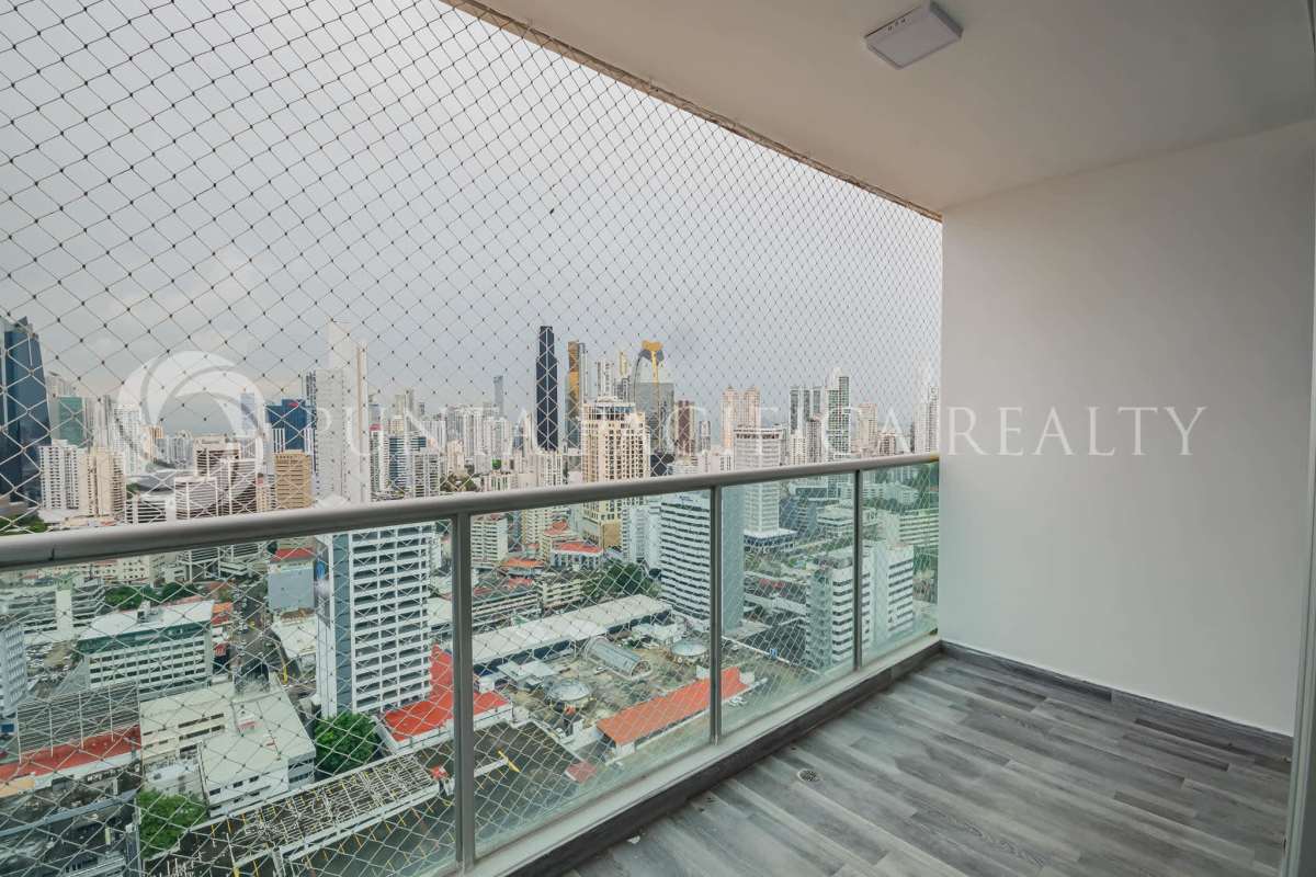 Glass Railing balcony with safety net and skyline views in PH Marquis Tower Panama