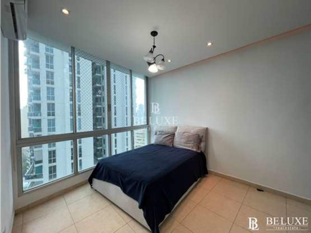 Rooftop pool area with stunning Panama bay views PH Marina Park