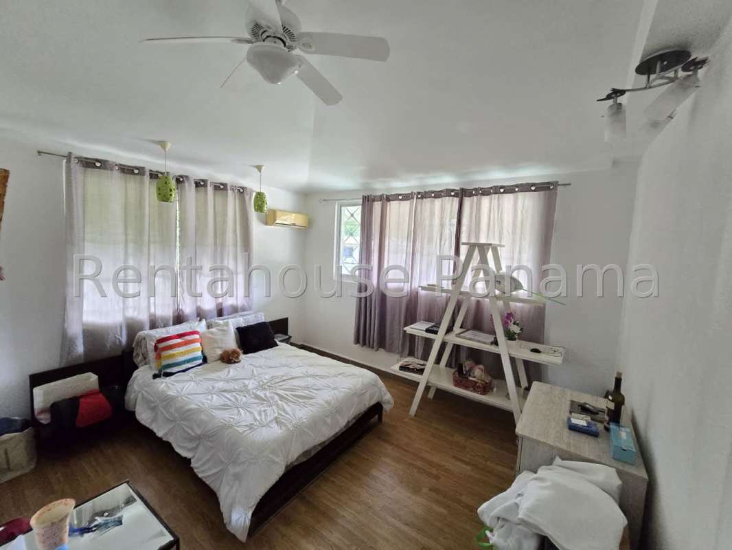 Five bedroom duplex with tile floors, windows and natural light Balboa Clayton Panama City