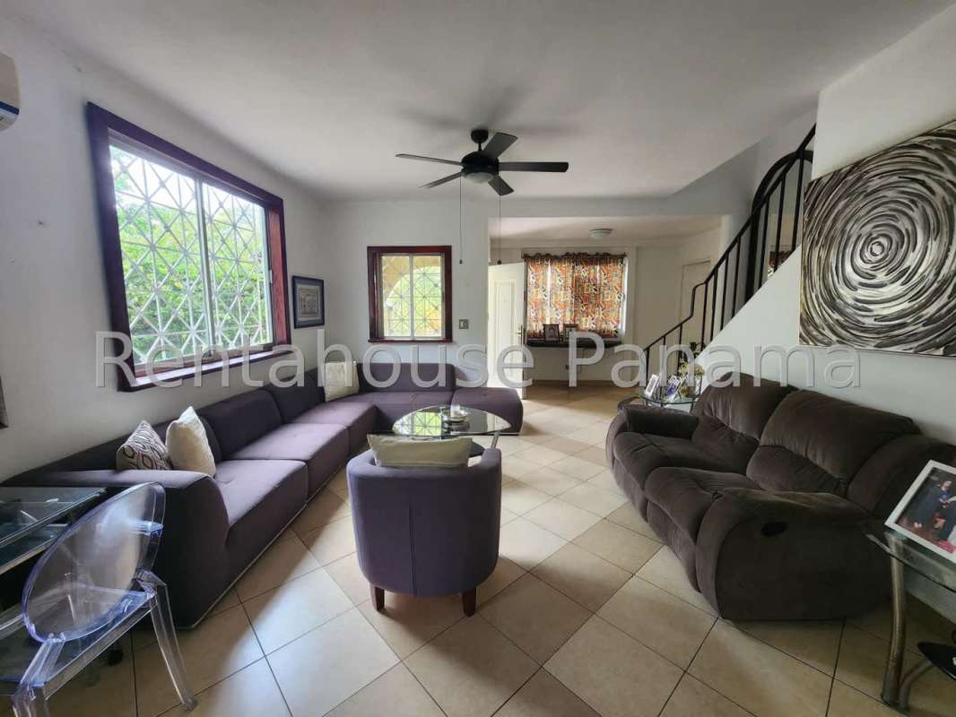 Kitchen with granite countertops and appliances in duplex home Balboa Clayton Panama City