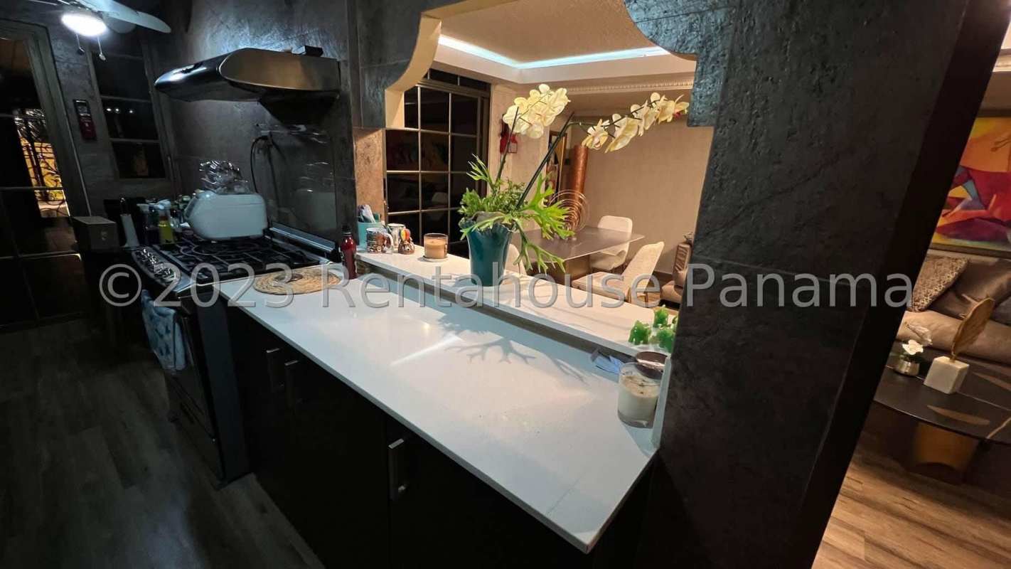 Spacious master bedroom with large walk-in closet Condado del Rey Panama