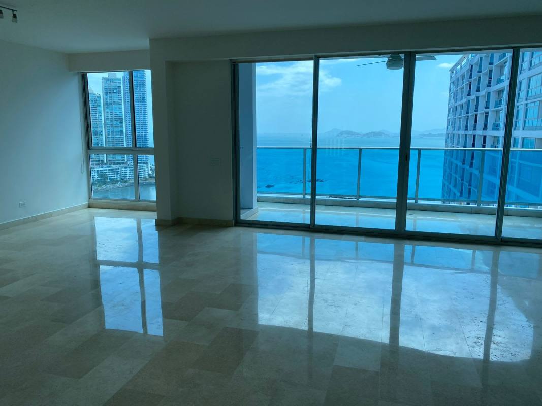 Bright modern living room with ocean view and balcony access at PH Marabierto Marbella Panama