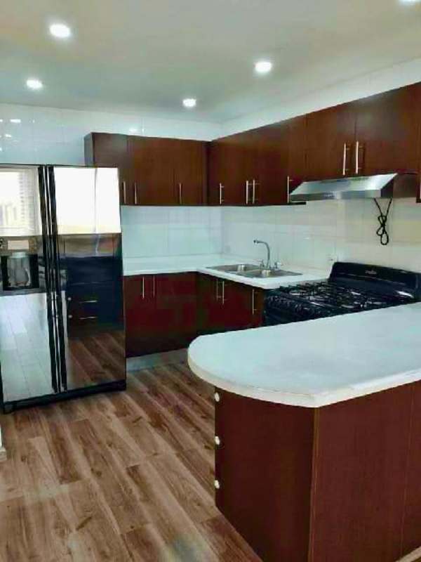 Elegant bathroom with walk-in glass shower and double vanity sinks in PH Sky Level Panama