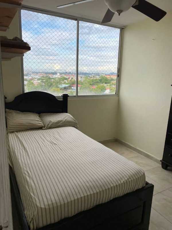 Bedroom with large window, ceiling fan, tile floors and skyline view in PH Mystic Blue Juan Díaz