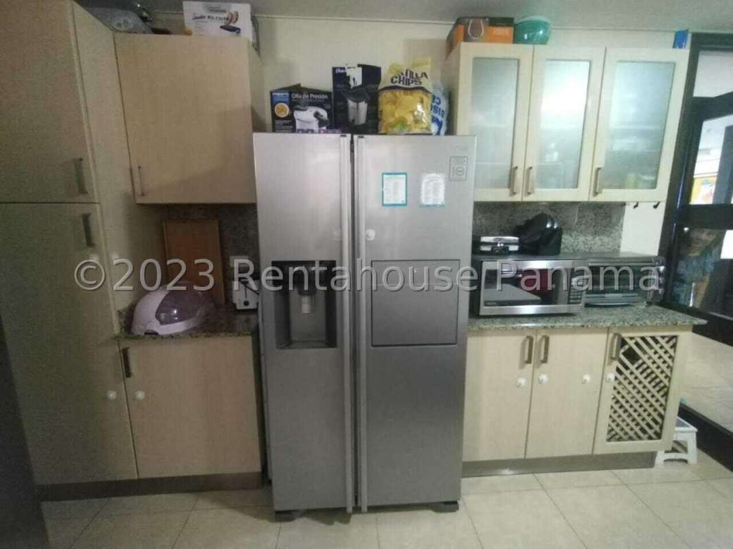 Closed kitchen granite countertops stainless appliances PH Parque del Mar Costa del Este Panama