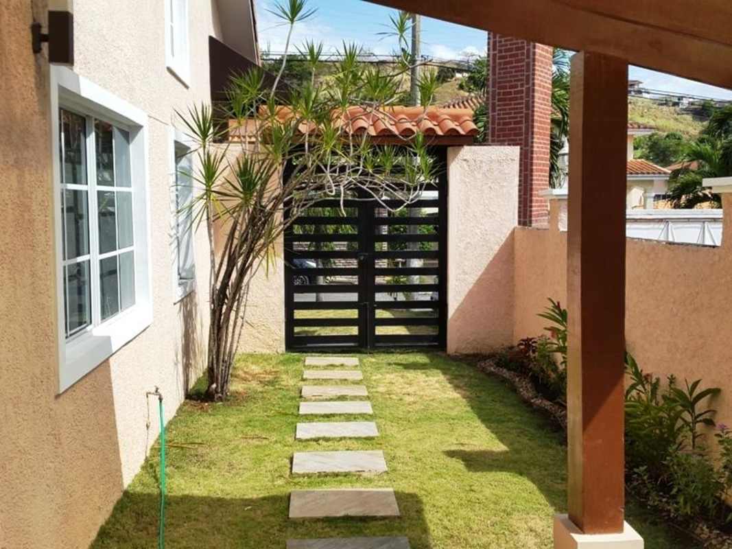 Exclusive 5BR Luxury Home Altos de Panamá in Altos de Santa María - View 5