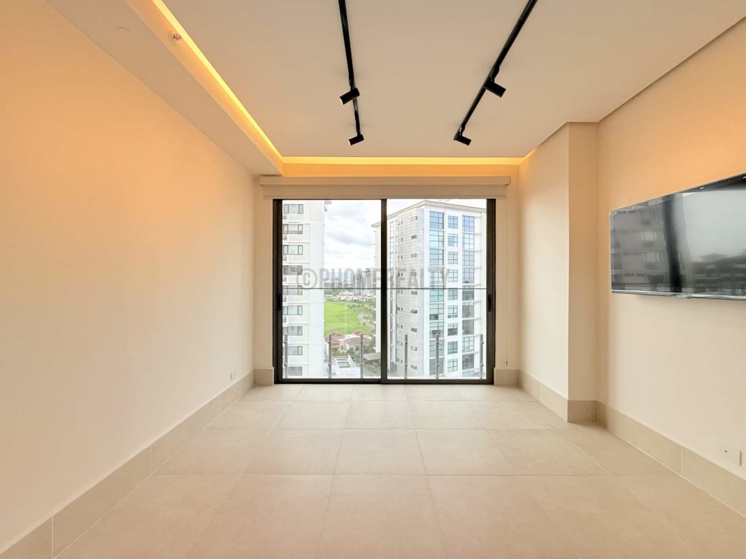 Second bedroom with ceramic tiles built-in closet for rent Santa Maria Panama