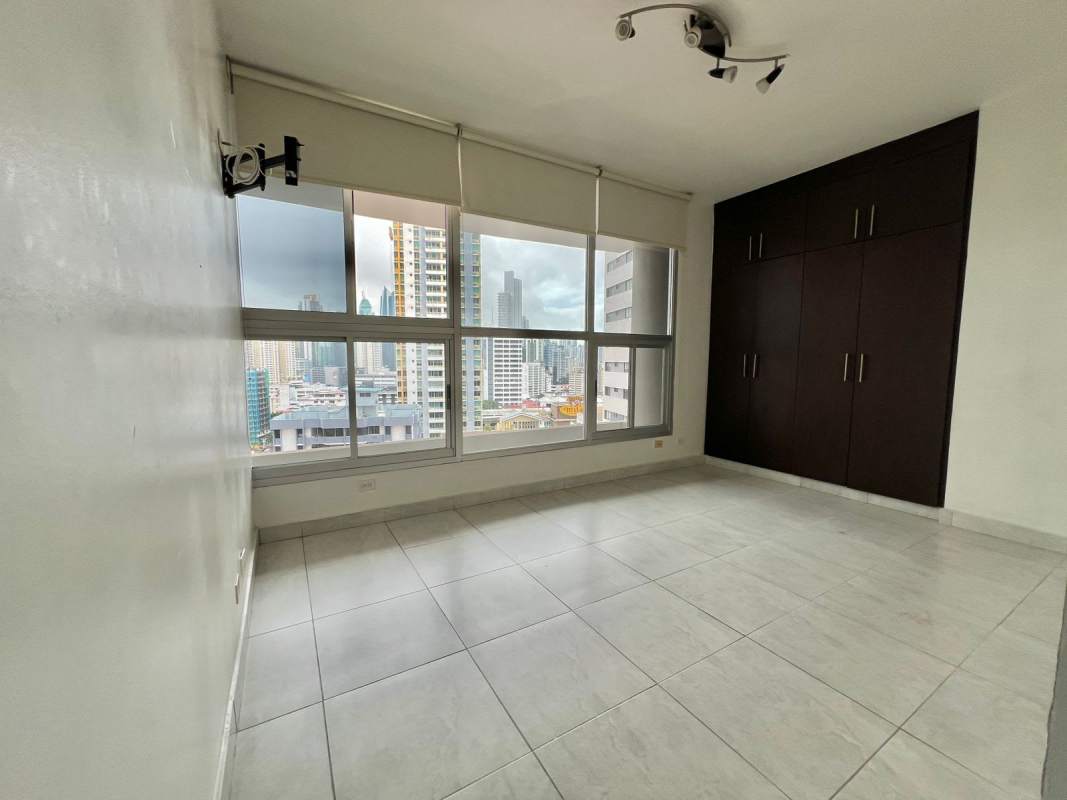 Bright bedroom with closet space in PH Luxor Tower El Cangrejo Panama City