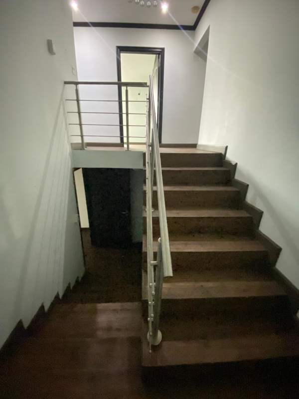 Large interior space with AC unit suitable for office or showroom in San Francisco Panama