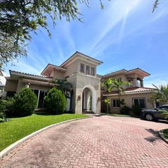 House for Sale in Costa del Este - 4 bedrooms