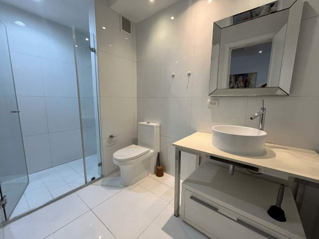 Contemporary bathroom with double sinks, marble finishes at PH Yoo Panama
