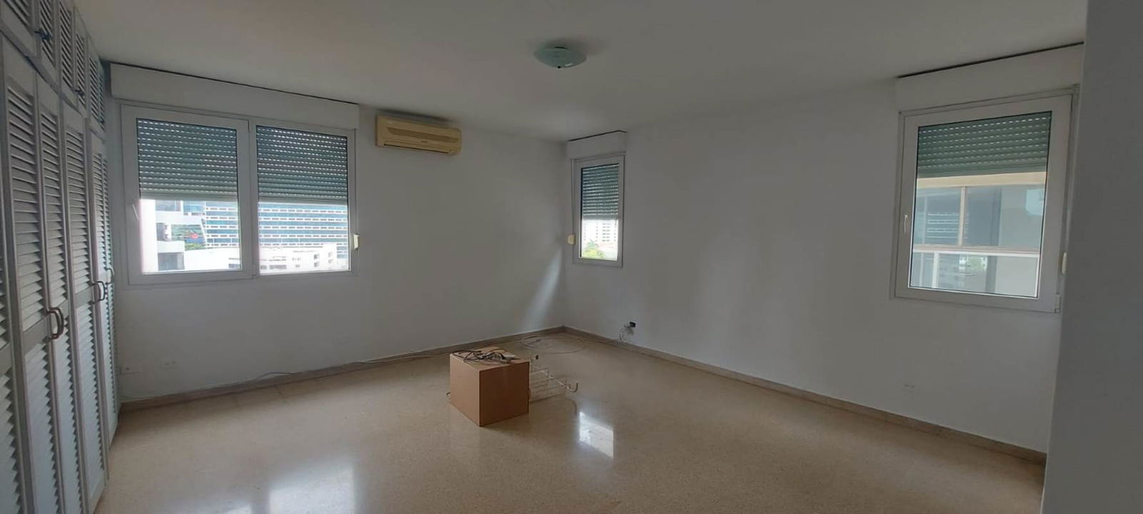 Large corner windows bright room city view PH La Concha apartment for rent