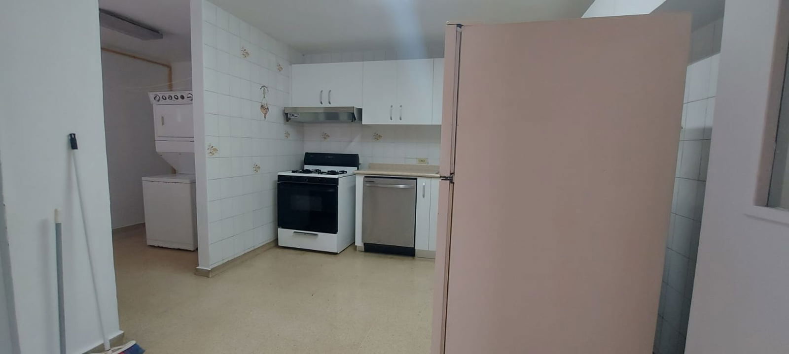 Bright bedroom with multiple windows, AC unit, built-in closets at PH La Concha apartment