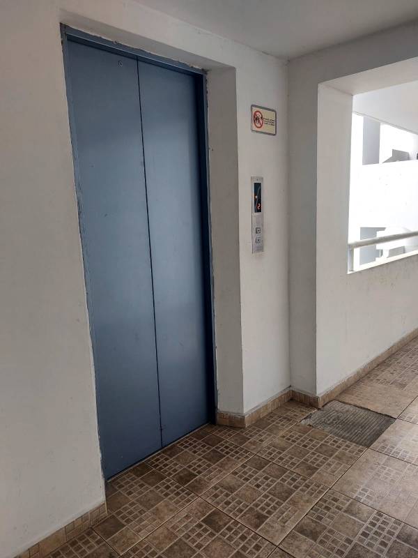 Apartment hallway with elevator and decorative tiles PH Residencial Llano Bonito Panama