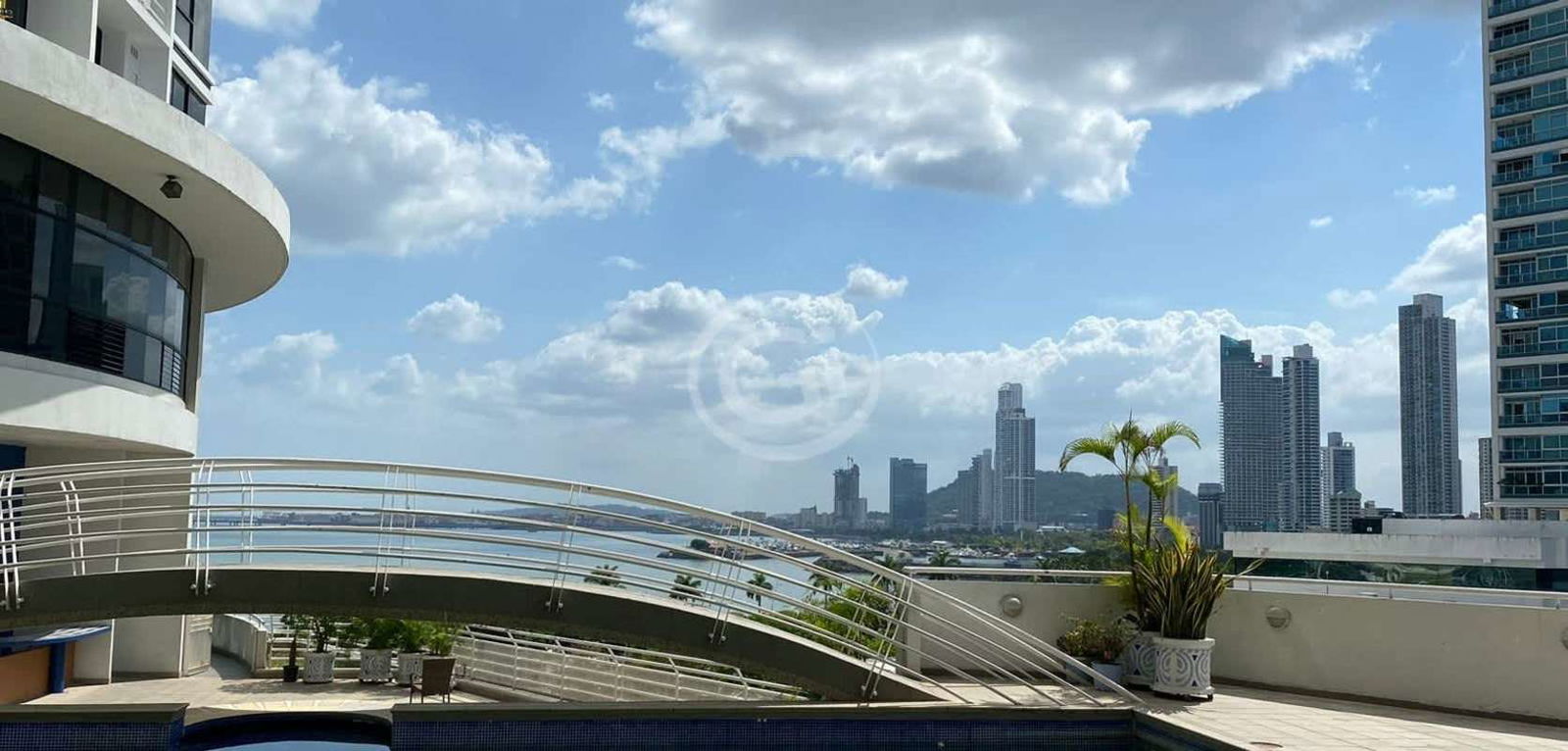 Infinity swimming pool overlooking Panama skyline and Pacific Ocean at PH BICSA Financial Center