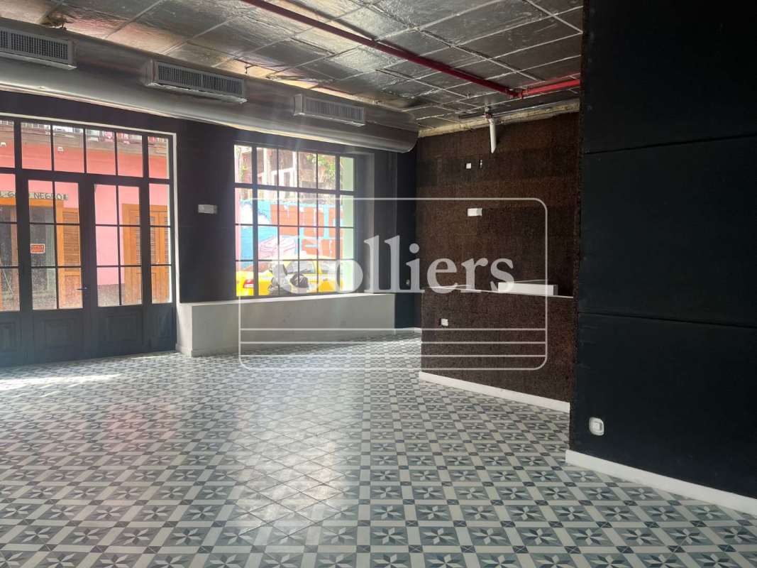 Retail shop interior with industrial ceiling, large windows, air ducts in Casco Viejo Panama
