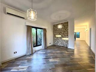 Single-family luxury home for Sale in Clayton - 4 bedrooms