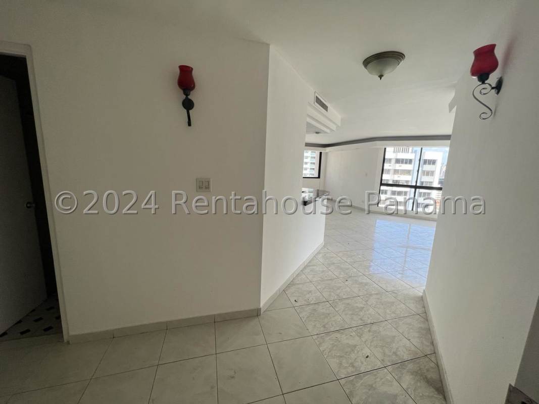 Ample kitchen panoramic windows PH Coral Plaza apartment Panama