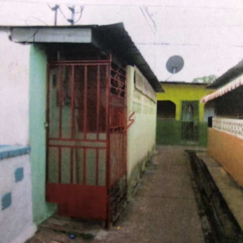 Covered patio laundry space with washer, open shelving Nueva Concepción Juan Díaz