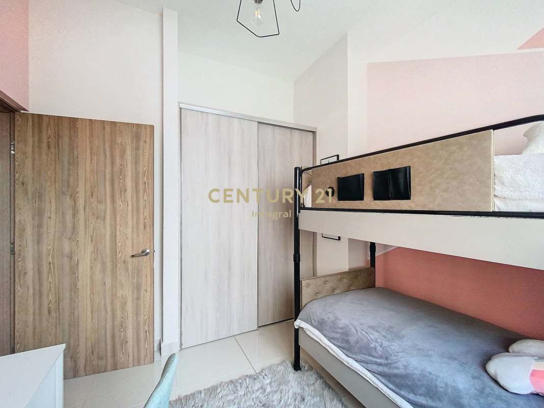 Contemporary bathroom with glass shower enclosure PH Bella Veduta apartment