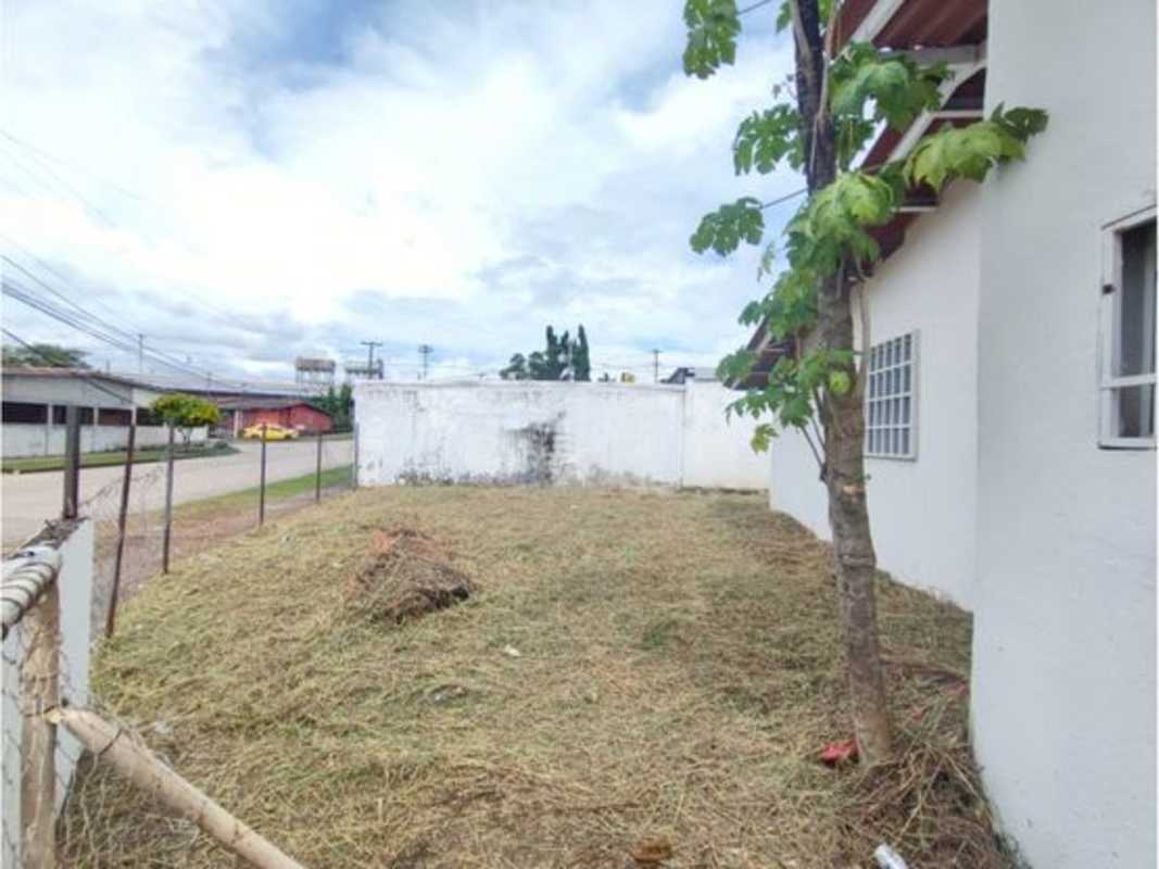 Fenced backyard corner lot Villa La Siesta Tocumen Panama City