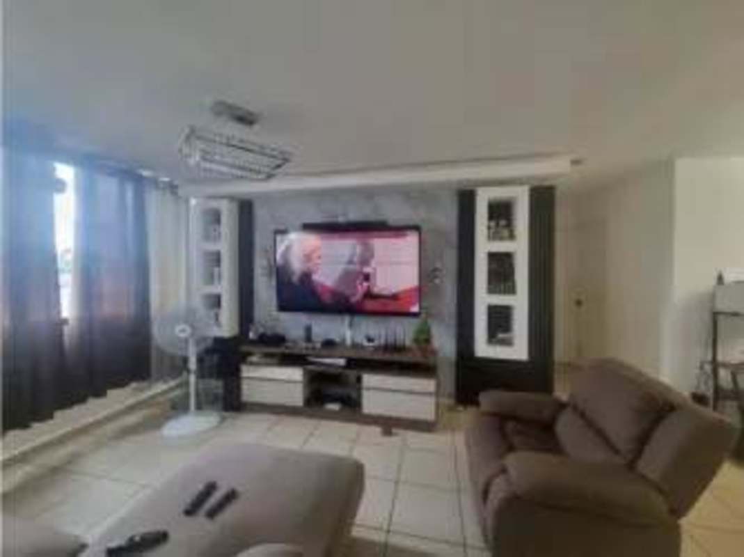 Bright living dining room with ceramic flooring PH Vista Esmeralda Betania Panama