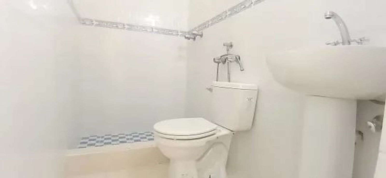 Bedroom with white built-in wardrobes, tiled floors, AC unit, Betania apartment Panama