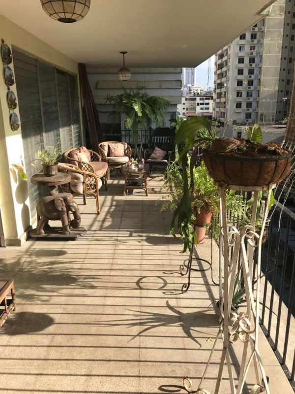 Large balcony with plants and outdoor furniture PH Imperial Panama City