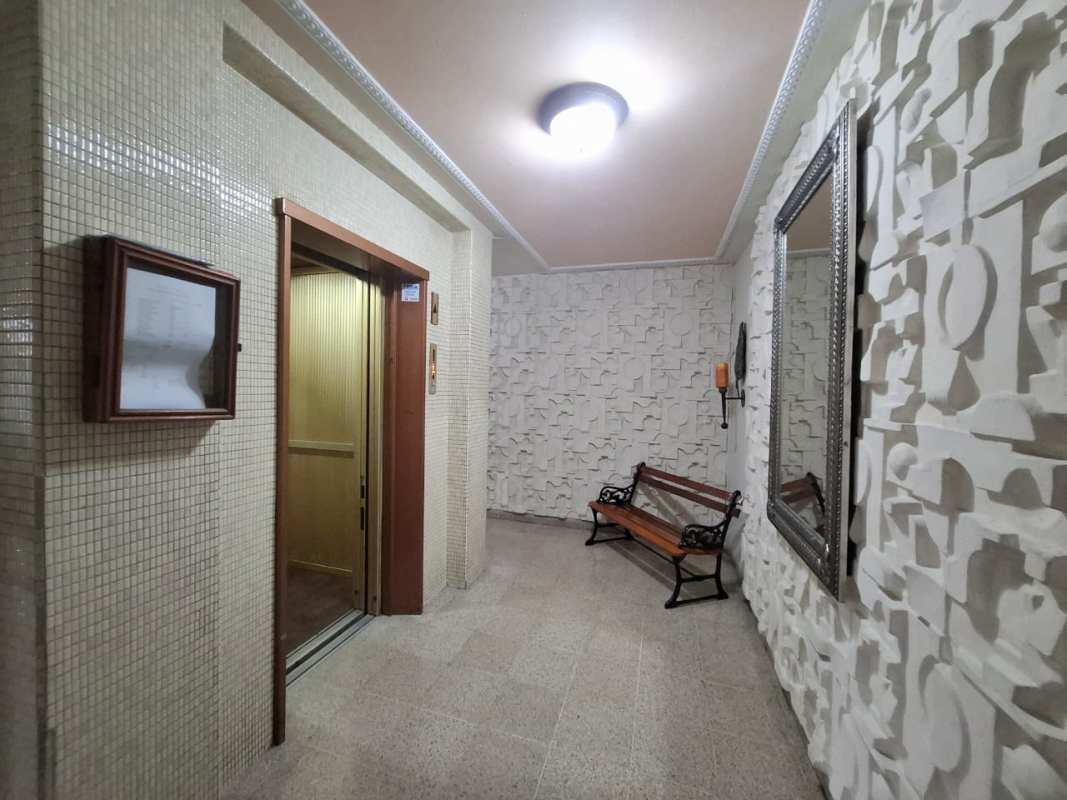 Elevator lobby with mosaic accent wall and bench PH Imperial El Cangrejo Panama