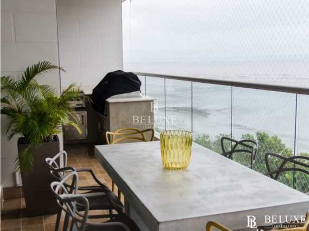 Spacious master bedroom with ensuite bath and city views PH Paramount Costa del Este