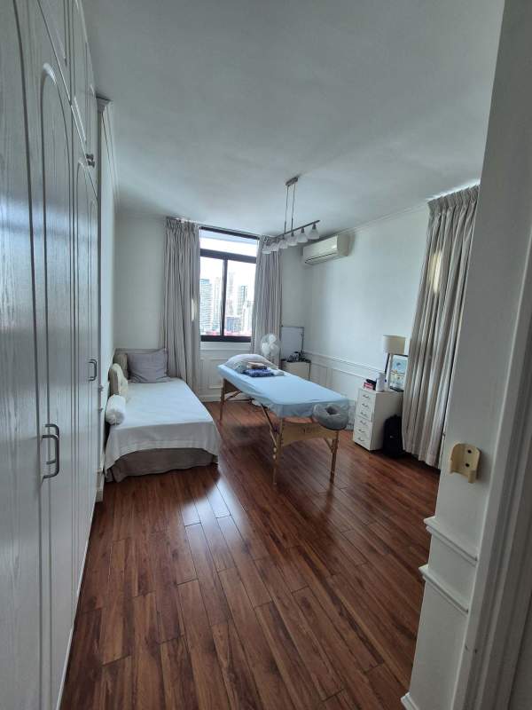 Panoramic balcony with Pacific Ocean views in luxurious penthouse Marbella Panama