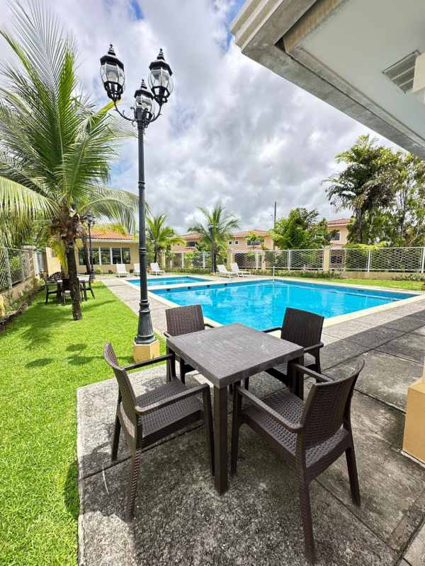 Covered outdoor patio space with garden in Villa Alta Brisas del Golf house